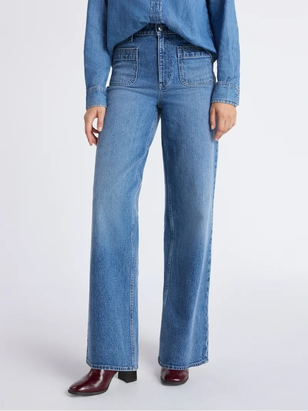 Slim High-Rise Wide Leg Jeans in Light Blue Wash